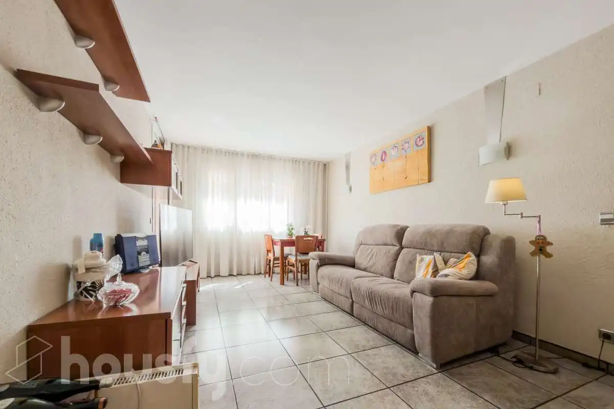 Sala de estar de Piso en venta en Sant Adrià de Besòs con Amueblado y Balcón