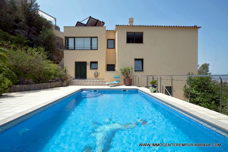 Piscina de Casa o xalet en venda en Roses amb Aire condicionat, Calefacció i Jardí privat