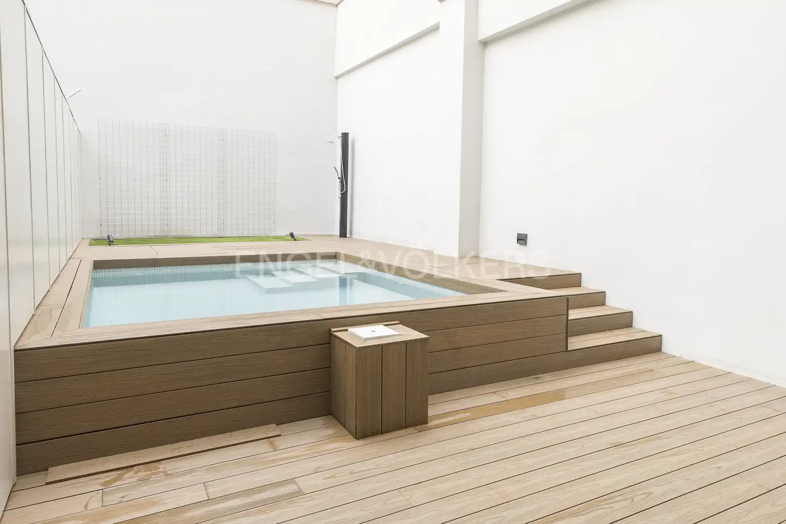 Swimming pool of Apartments for sale in Barcelona  with Air Conditioner, Heating and Private garden