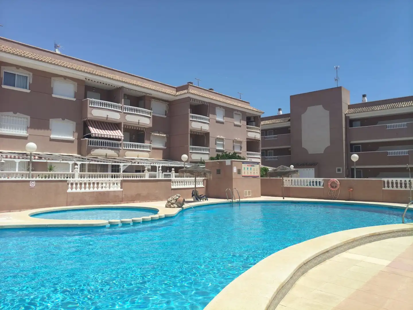 Piscina de Apartament de lloguer en Santa Pola amb Aire condicionat, Calefacció i Terrassa