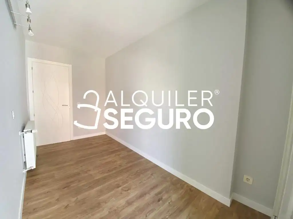 Bedroom of Flat for rent in Madrid  with Air Conditioner, Heating and Terrace