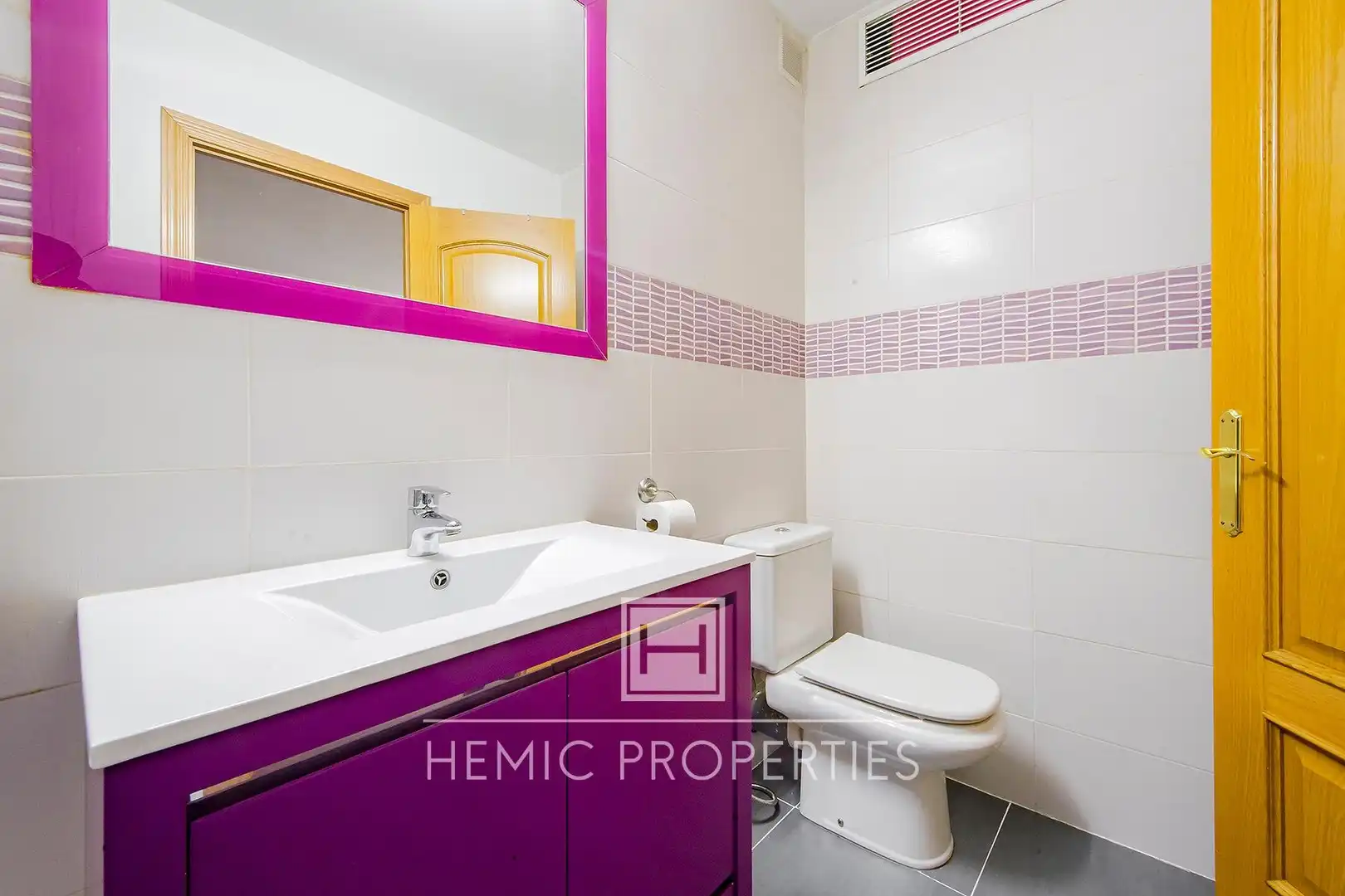 Badezimmer von Loft zum Verkauf in Madrid mit Heizung, Parkett und Gemeinschaftspool