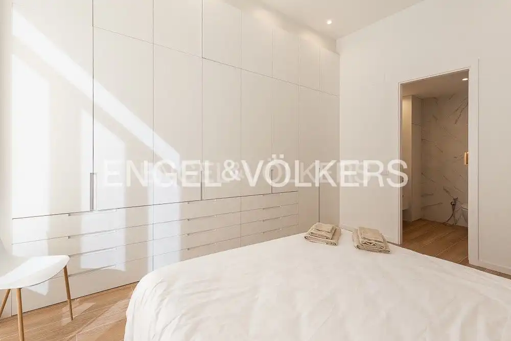 Bedroom of Flat for rent in Valencia  with Air Conditioner, Heating and Furnished