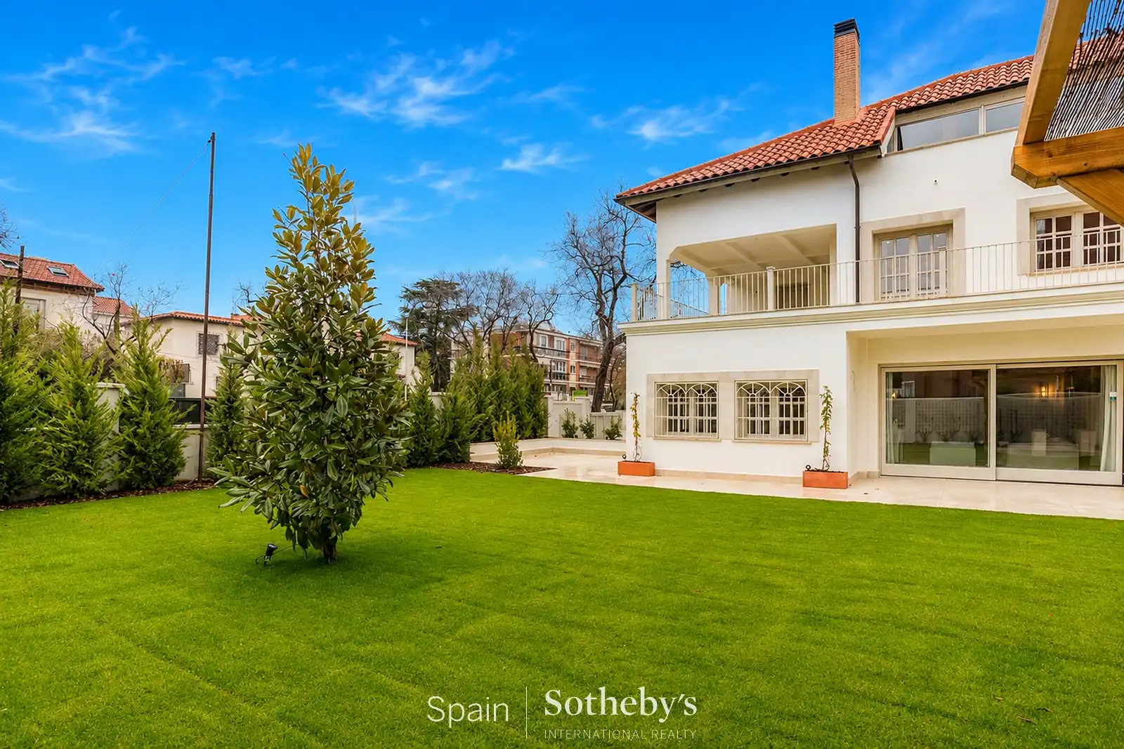 Vista exterior de Casa o xalet de lloguer en Madrid amb Aire condicionat, Calefacció i Jardí privat