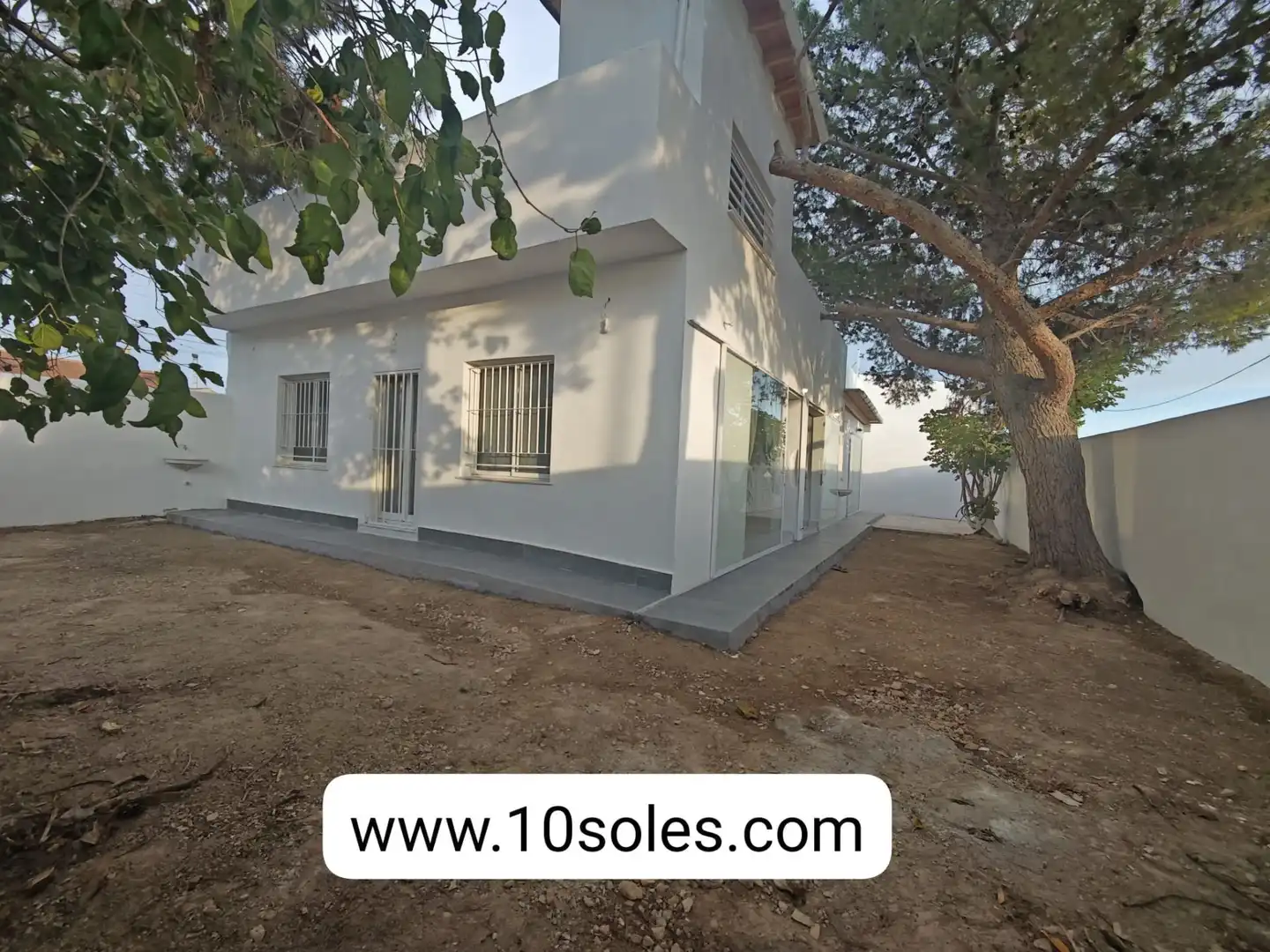 Vista exterior de Casa o xalet en venda en Orihuela amb Jardí privat i Terrassa