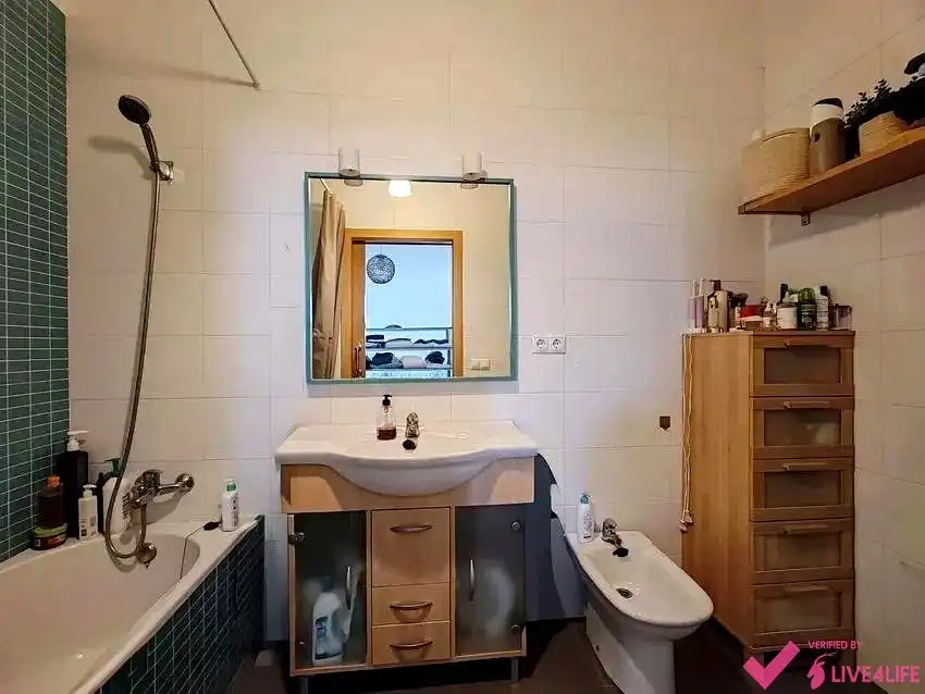 Badezimmer von Wohnung zur Miete in Valencia mit Klimaanlage, Terrasse und Möbliert