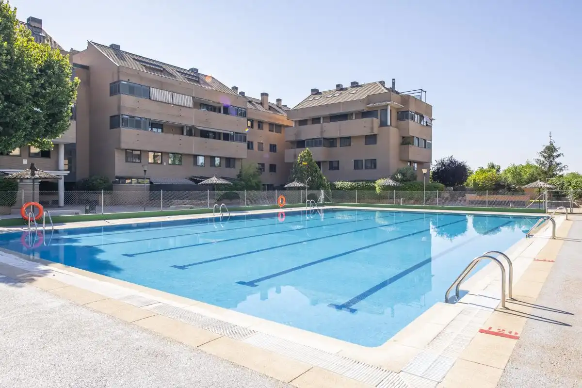 Piscina de Àtic en venda en Pozuelo de Alarcón amb Aire condicionat, Calefacció i Jardí privat