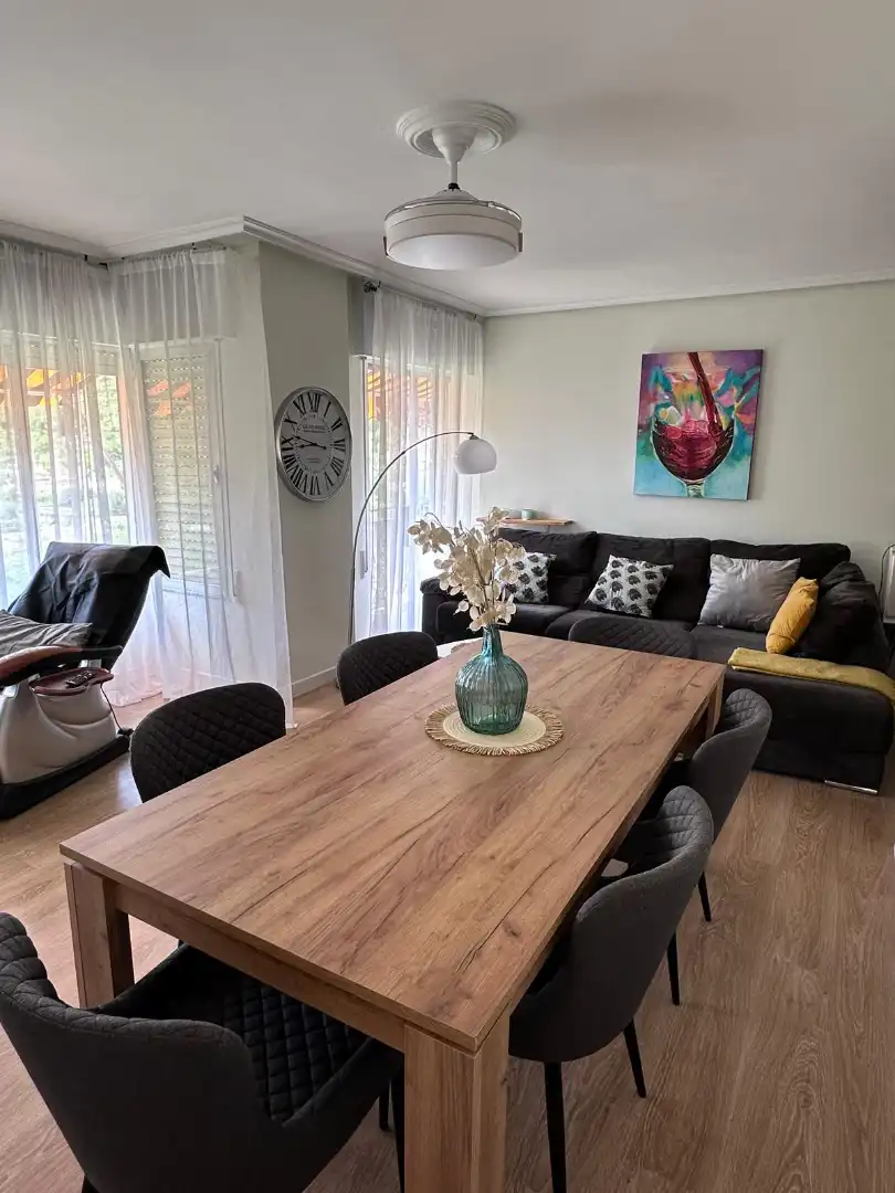 Comedor de Piso en venta en Viguera con Calefacción, Terraza y Amueblado