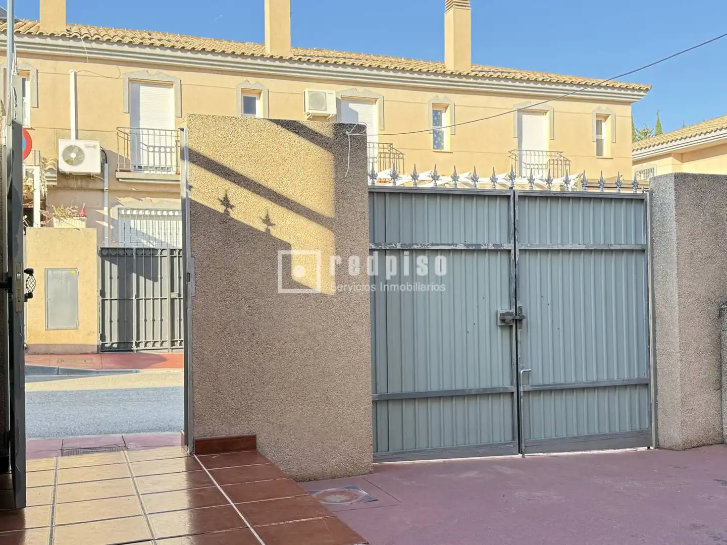 Vista exterior de Casa o xalet en venda en Cártama amb Aire condicionat, Terrassa i Alarma