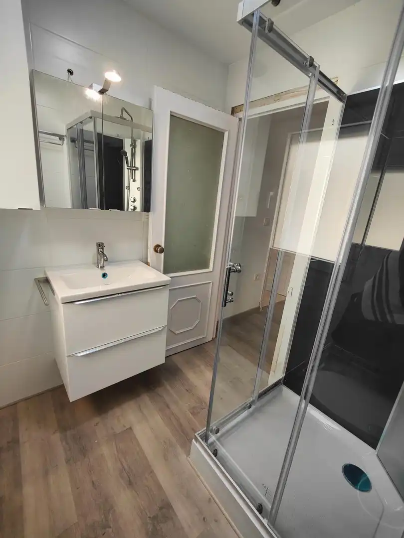 Bathroom of Apartments for rent in Granada  with Air Conditioner, Heating and Furnished