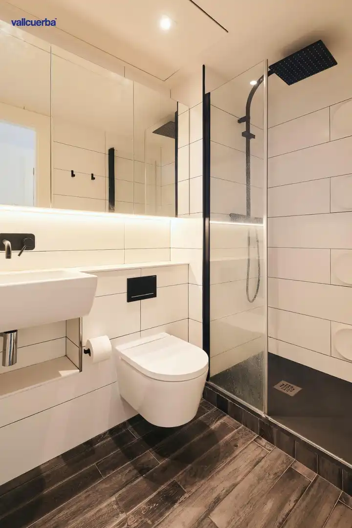 Bathroom of Flat for sale in Barcelona  with Air Conditioner, Heating and Balcony