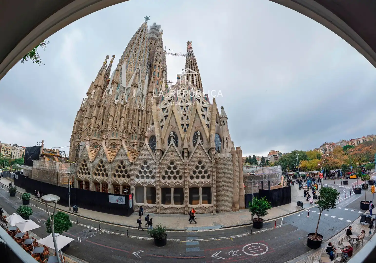 Vista exterior de Pis en venda en  Barcelona Capital amb Calefacció, Terrassa i Forn