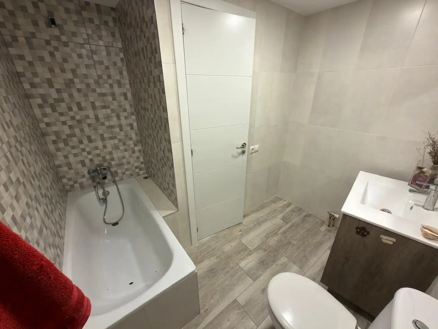 Baño de Piso en venta en Lleida con Calefacción, Horno y Microondas