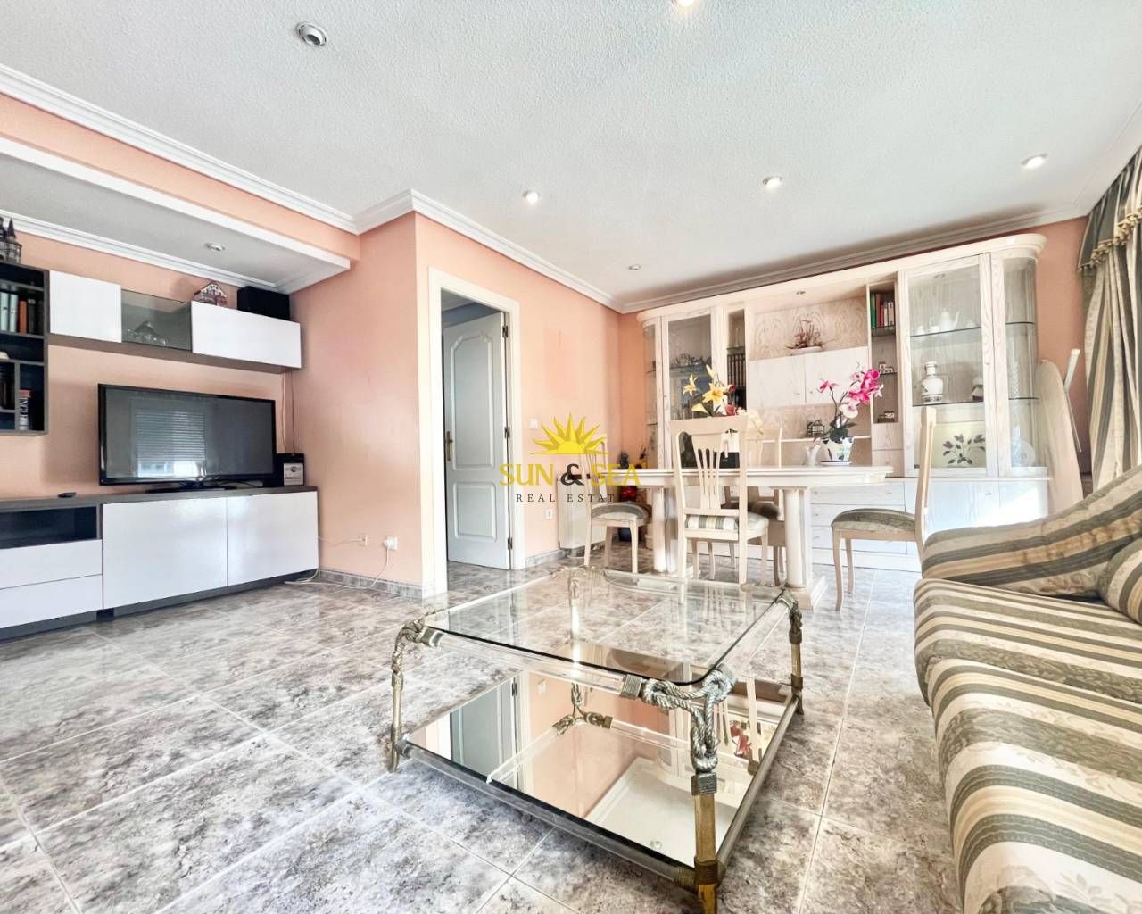 Sala d'estar de Apartament de lloguer en Torrevieja amb Calefacció, Moblat i Rentadora