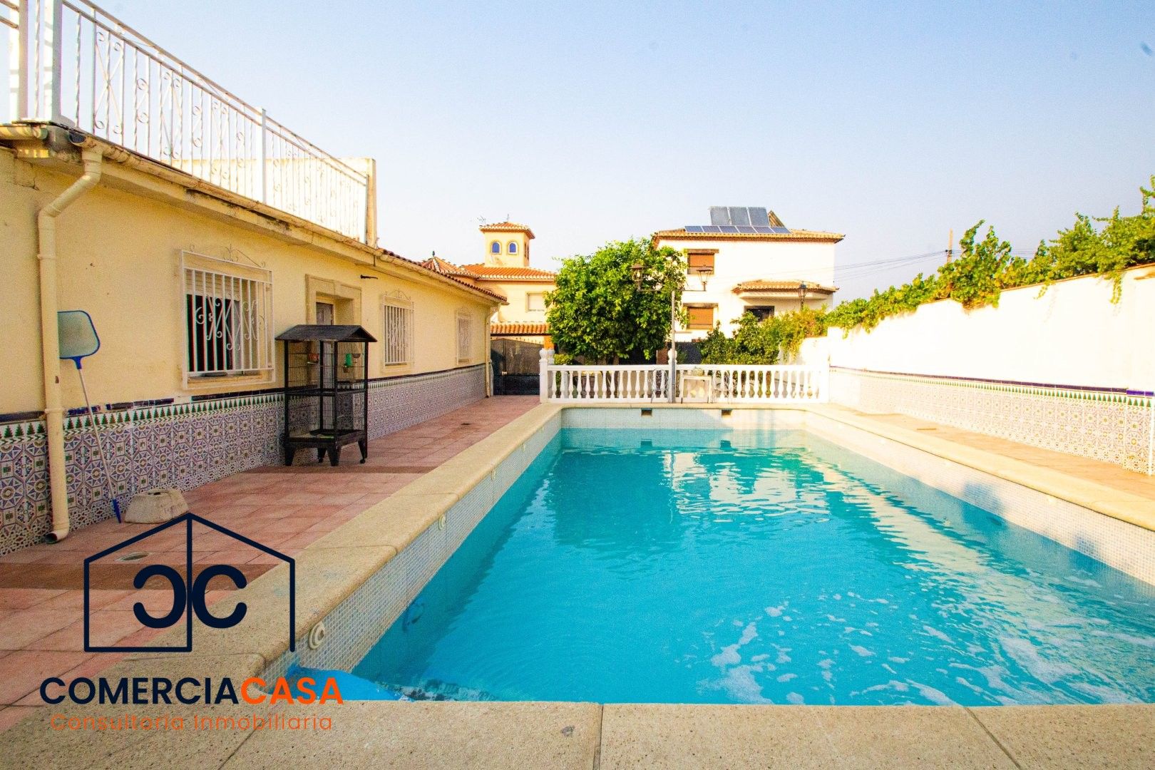 Vista exterior de Casa o xalet en venda en Alhendín amb Aire condicionat, Terrassa i Piscina