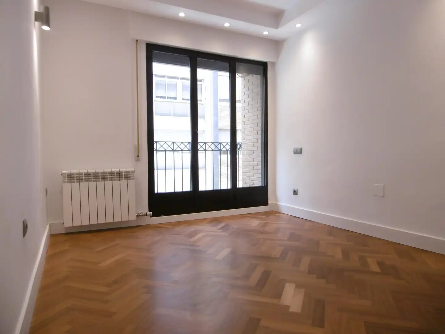 Schlafzimmer von Wohnungen zur Miete in Valladolid mit Heizung und Balkon