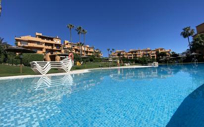 Piscina de Apartament en venda en Manilva amb Aire condicionat, Terrassa i Traster