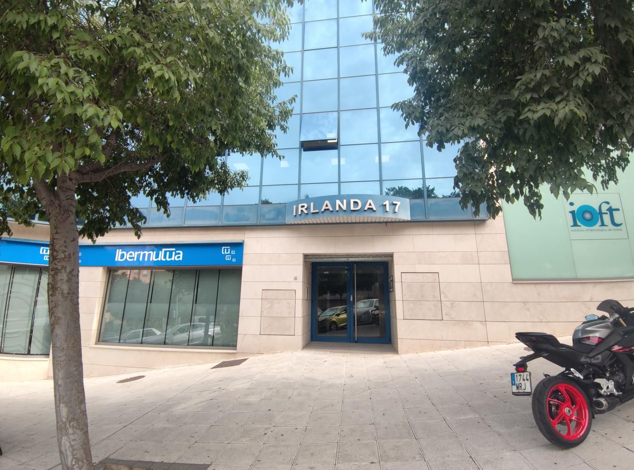 Office to rent in De Irlanda