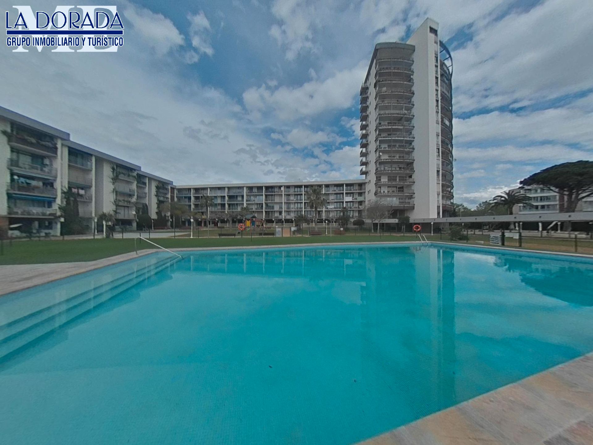 Piscina de Apartament en venda en Cambrils amb Aire condicionat, Calefacció i Moblat