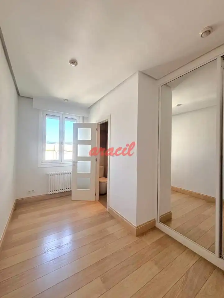 Habitación de Piso en venta en Ourense Capital  con Calefacción, Terraza y Balcón