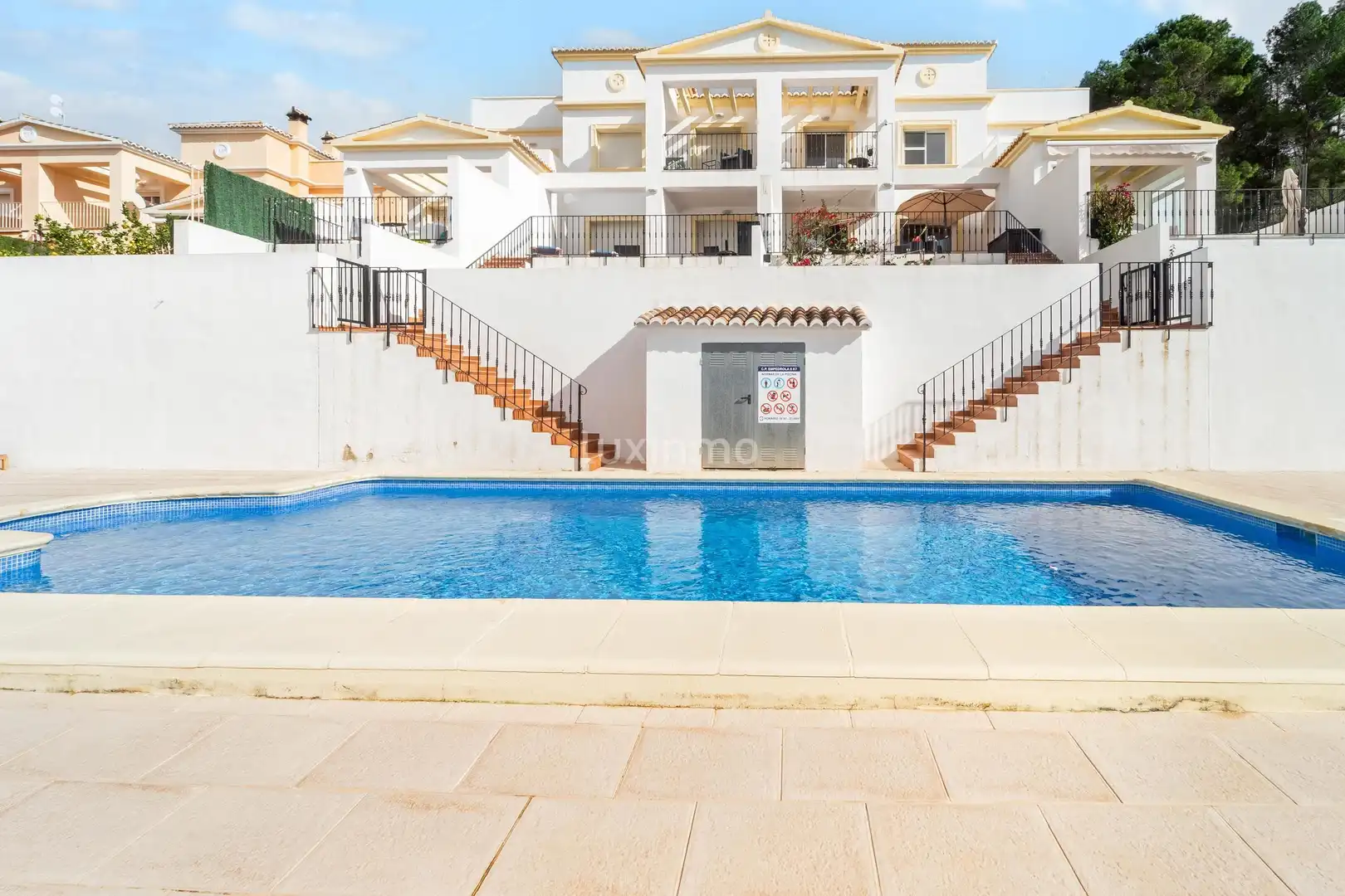 Vista exterior de Casa adosada en venda en Calpe / Calp amb Aire condicionat, Terrassa i Piscina comunitària