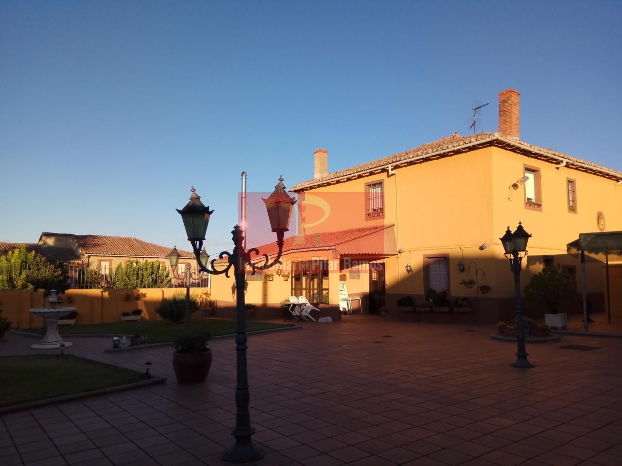 Vista exterior de Casa o xalet en venda en Santa Cristina de Valmadrigal amb Jardí privat, Terrassa i Traster