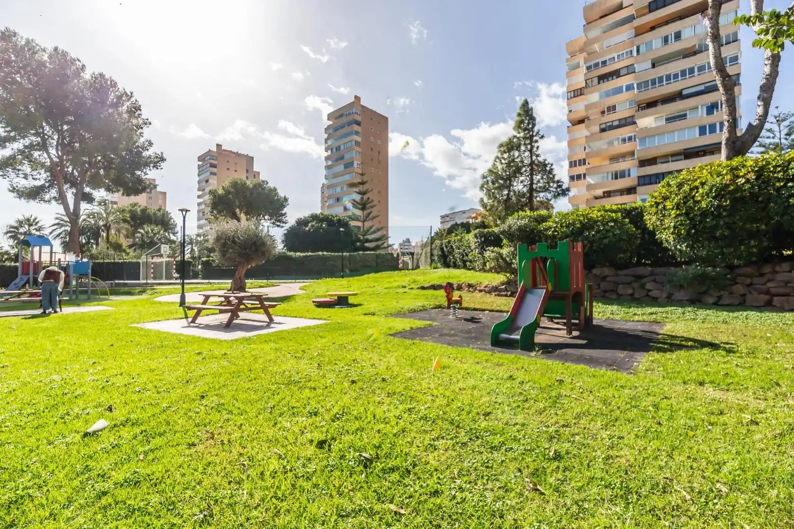 Vista exterior de Piso en venta en Torremolinos con Aire acondicionado, Jardín privado y Terraza