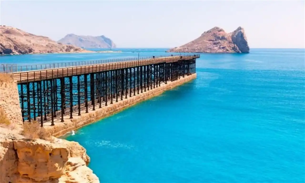 Vista exterior de Casa o xalet en venda en Águilas amb Aire condicionat, Jardí privat i Piscina