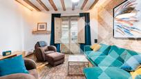 Living room of Flat for sale in  Barcelona Capital  with Parquet flooring, Furnished and Oven