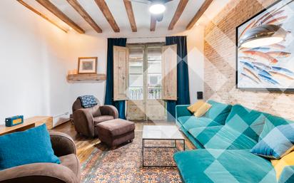 Sala d'estar de Pis en venda en  Barcelona Capital amb Parquet, Moblat i Forn