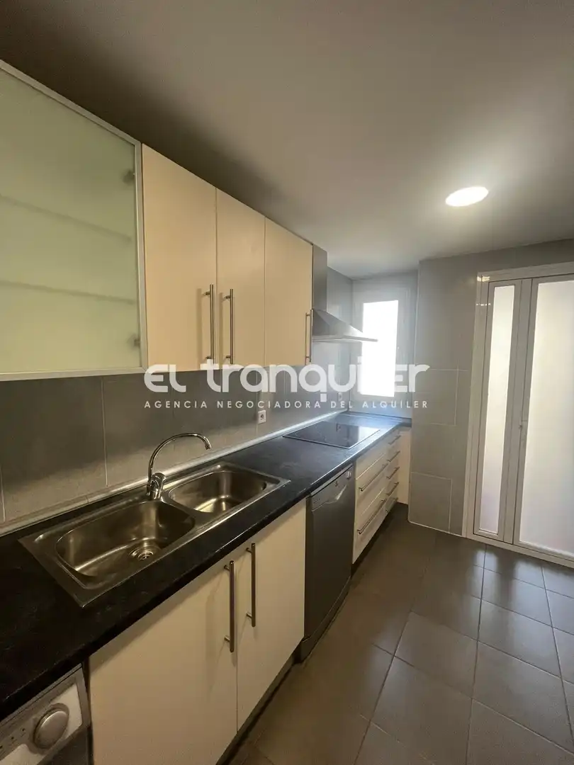 Kitchen of Flat for rent in Madrid  with Parquet flooring, Terrace and Washing machine