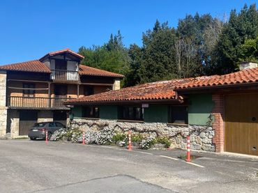 Casa amb balcó en venda a Barrio DE LA SIERRA
