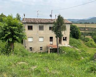 Vista exterior de Finca rústica en venda en Sant Quirze de Besora amb Jardí privat