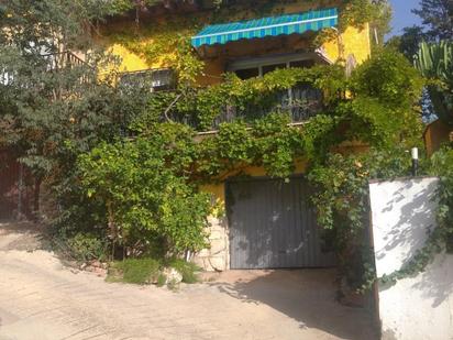 Vista exterior de Casa adosada en venda en Náquera amb Terrassa i Piscina