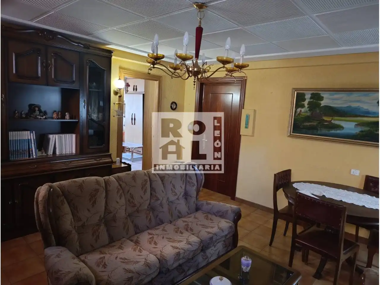Sala de estar de Piso en venta en León Capital  con Calefacción y Terraza
