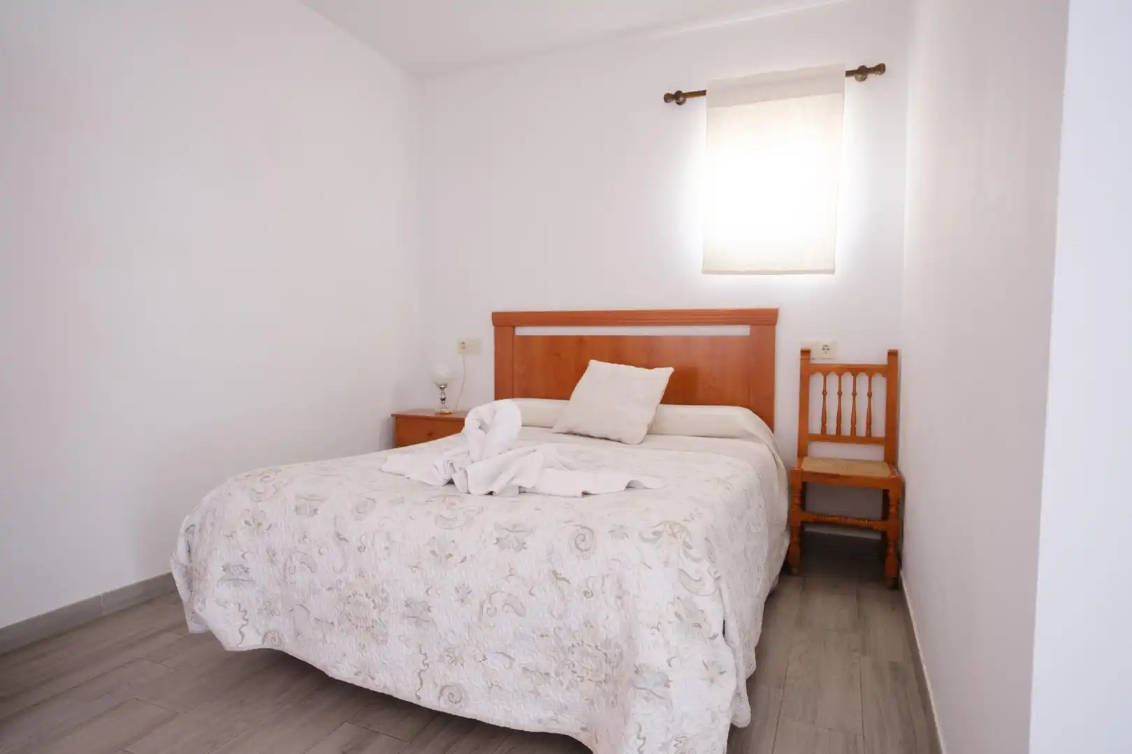 Dormitori de Casa adosada en venda en Teba amb Aire condicionat, Jardí privat i Piscina
