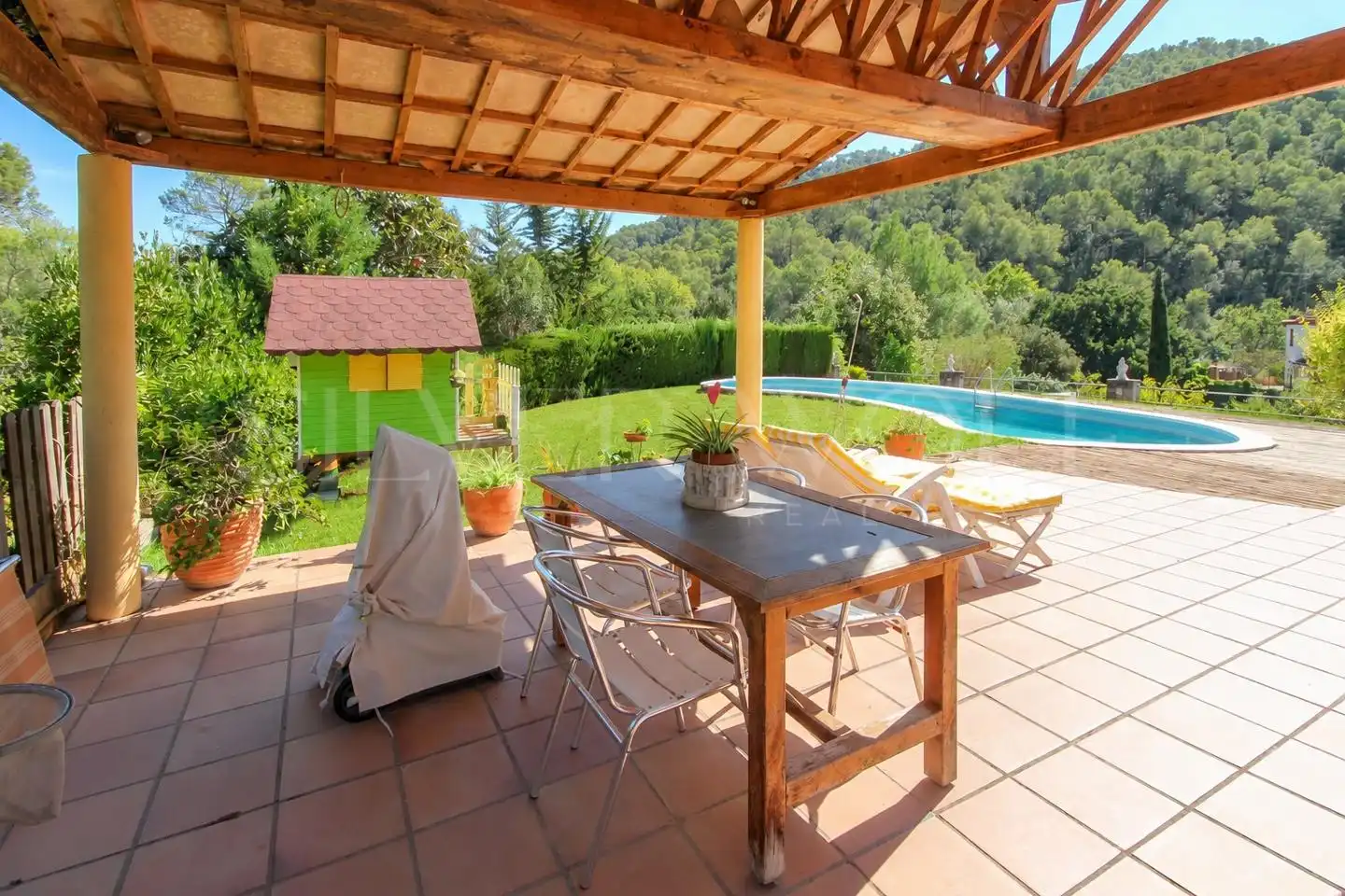 Casa amb piscina en venda a calle Montseny, imagen 3