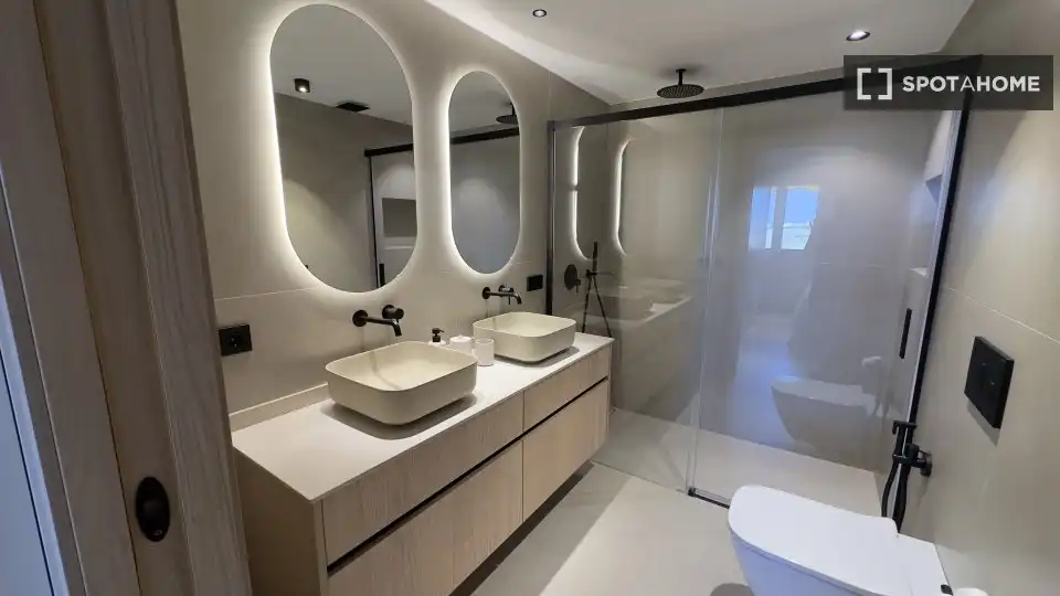 Badezimmer von Wohnungen zur untervermieten in Alicante / Alacant mit Klimaanlage, Terrasse und Möbliert