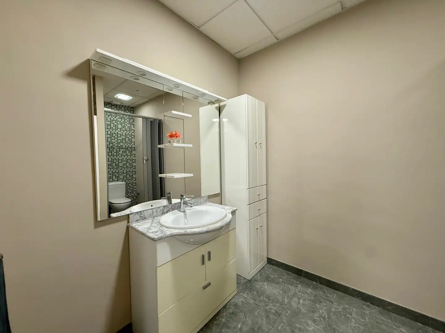 Baño de Local en venta en Terrassa con Aire acondicionado, Calefacción y Internet