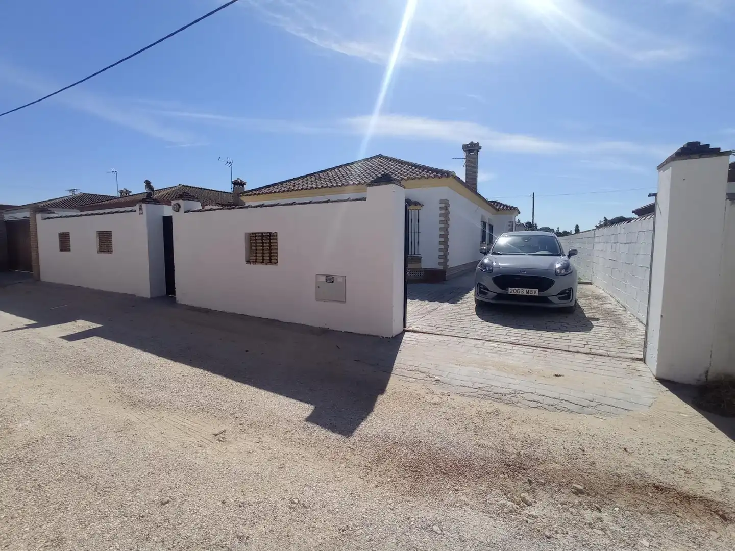 Vista exterior de Casa o xalet en venda en Chiclana de la Frontera amb Jardí privat i Terrassa