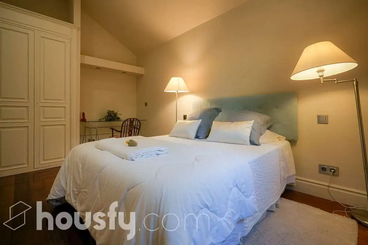 Bedroom of Houses for sale in Pozuelo de Alarcón  with Air Conditioner, Heating and Private garden