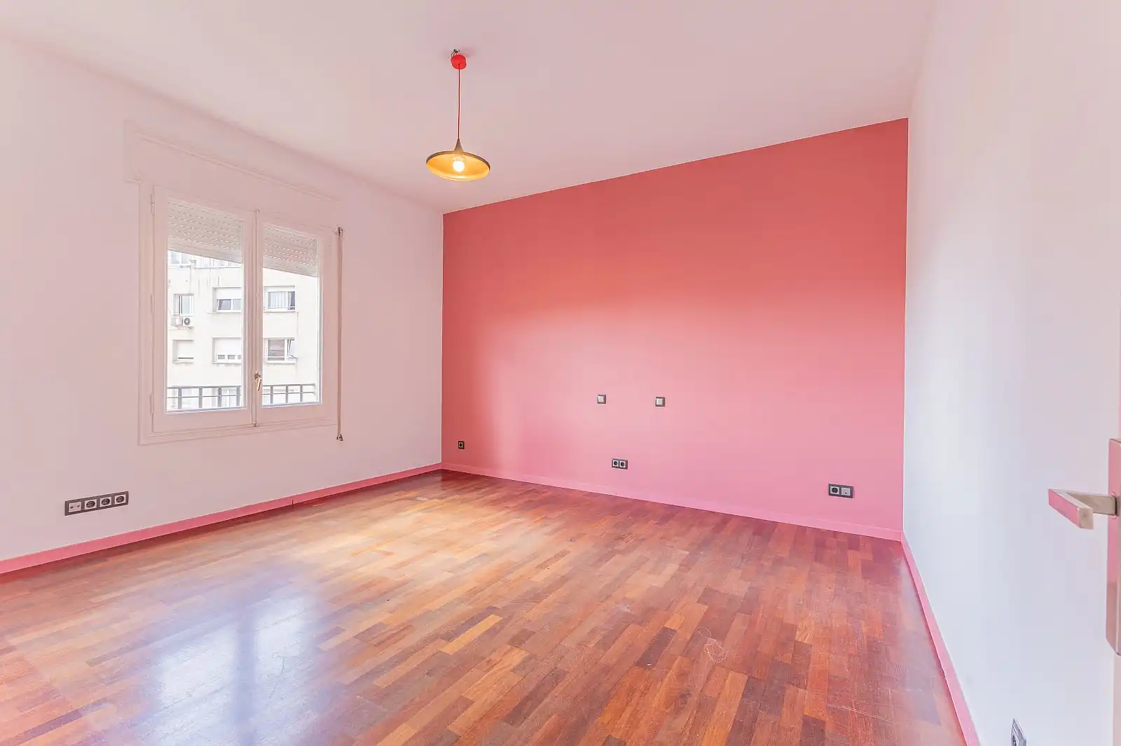 Dormitori de Apartament en venda en Barcelona amb Aire condicionat i Balcó