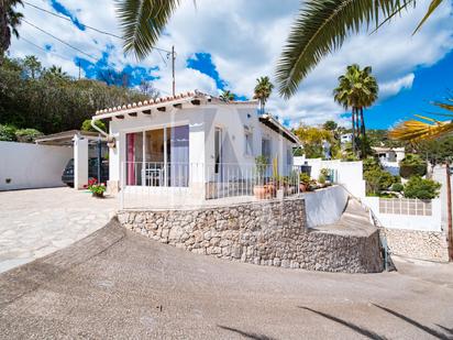 Vista exterior de Casa o xalet en venda en Benissa amb Jardí privat, Terrassa i Forn