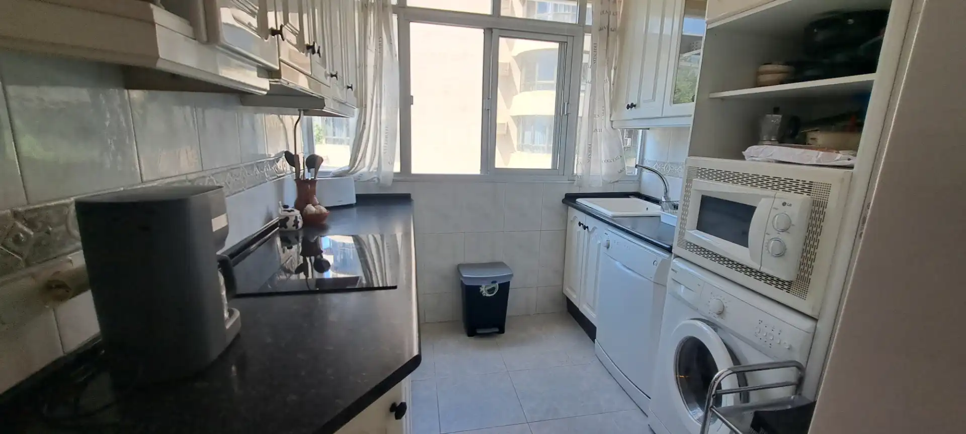Cocina de Piso de alquiler en Marbella con Calefacción, Terraza y Amueblado