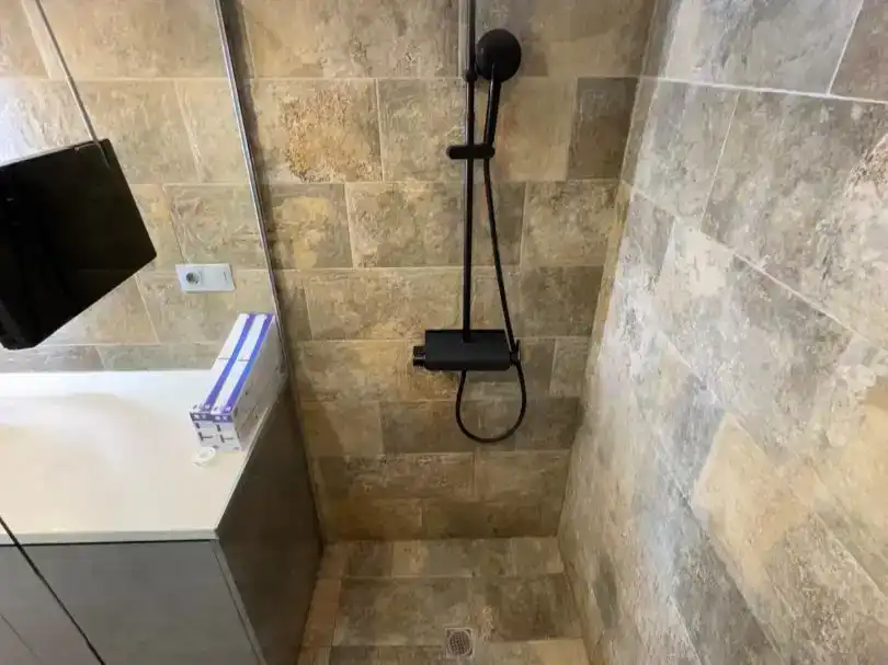Badezimmer von Wohnung zur Miete in Marbella mit Klimaanlage, Schwimmbad und Möbliert