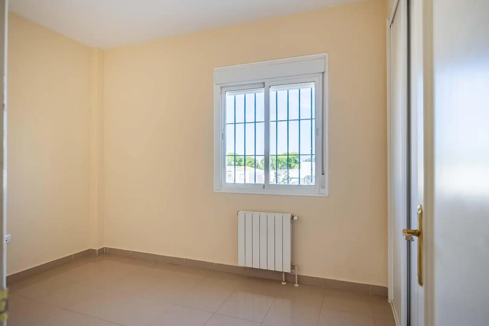 Habitación de Casa adosada de alquiler en Espartinas con Aire acondicionado, Calefacción y Jardín privado