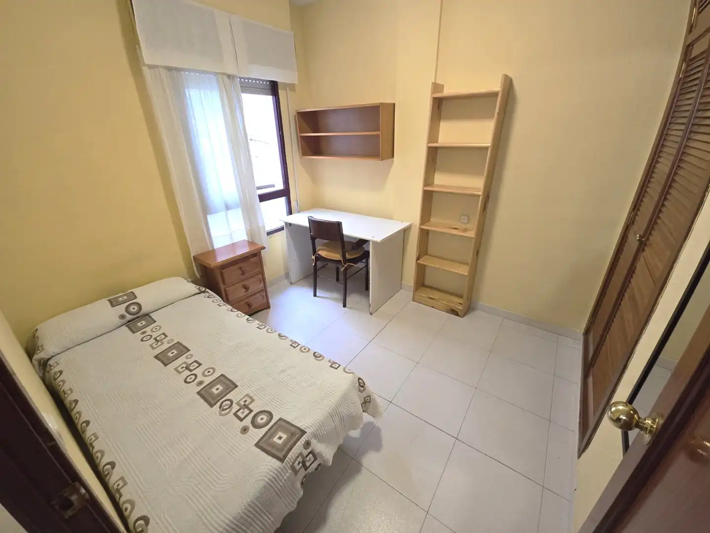 Schlafzimmer von Wohnung zur Miete in Casco Antiguo