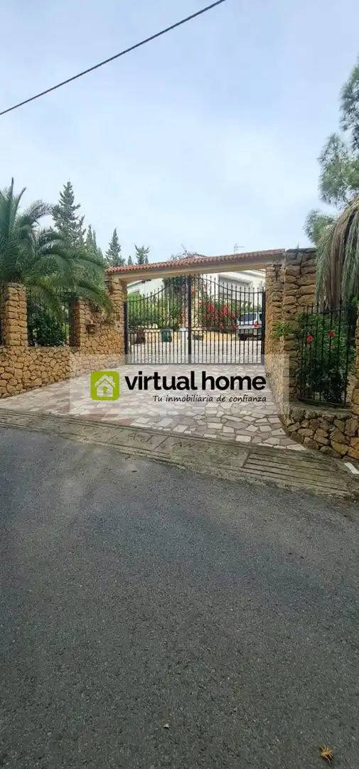 Vista exterior de Casa o xalet en venda en Benidorm amb Traster, Piscina i Moblat