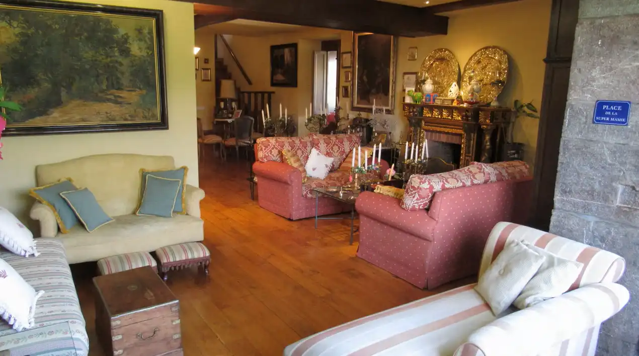 Sala d'estar de Finca rústica en venda en Pravia amb Calefacció, Jardí privat i Parquet