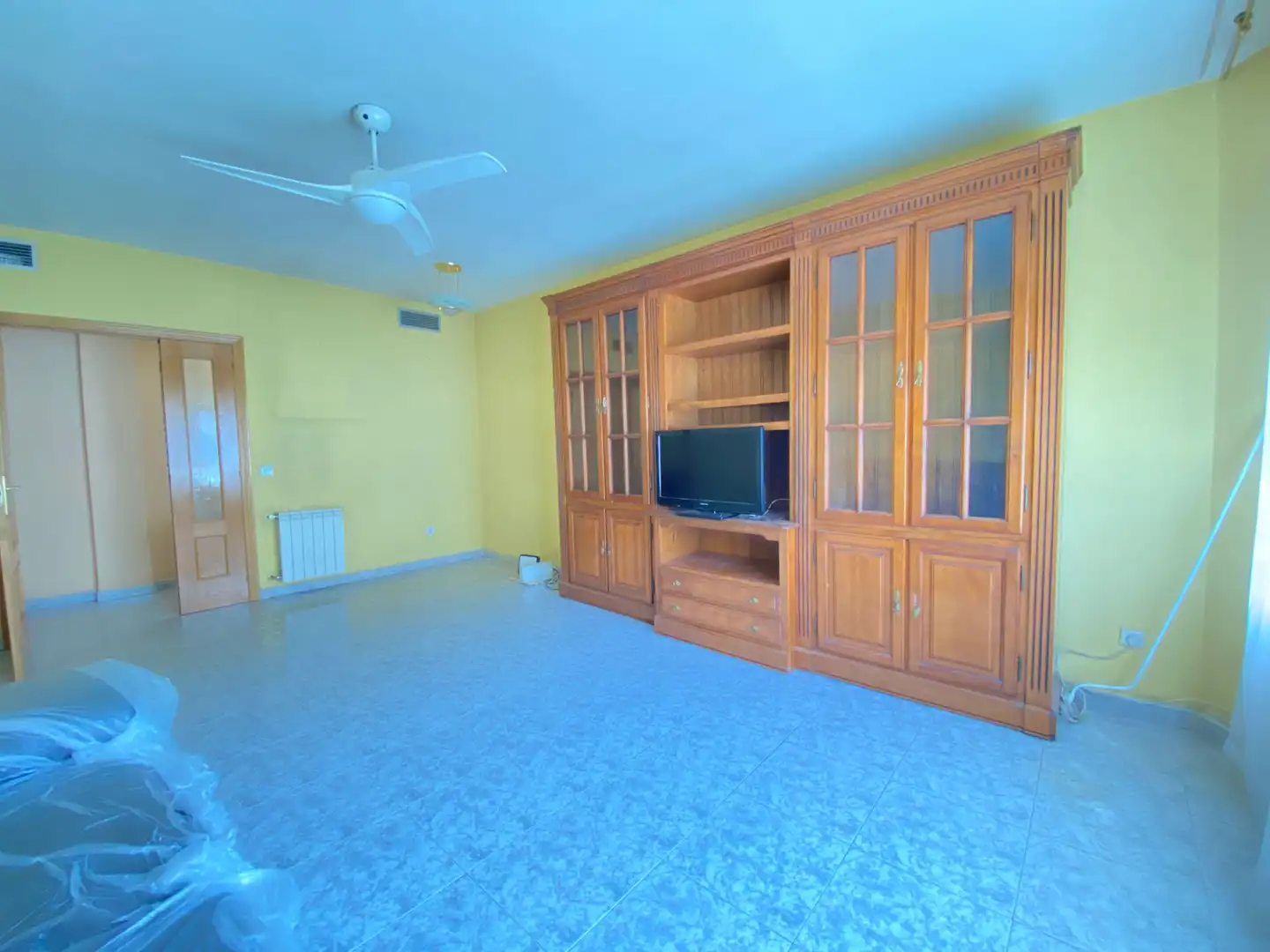 Living room of Flat for sale in Fuenlabrada  with Air Conditioner, Heating and Balcony